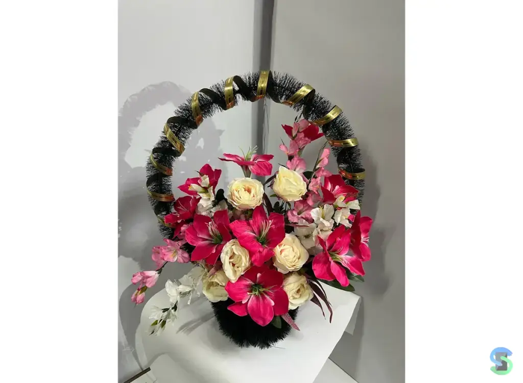 Венок ритуальный "Корзина №2" 70 см.