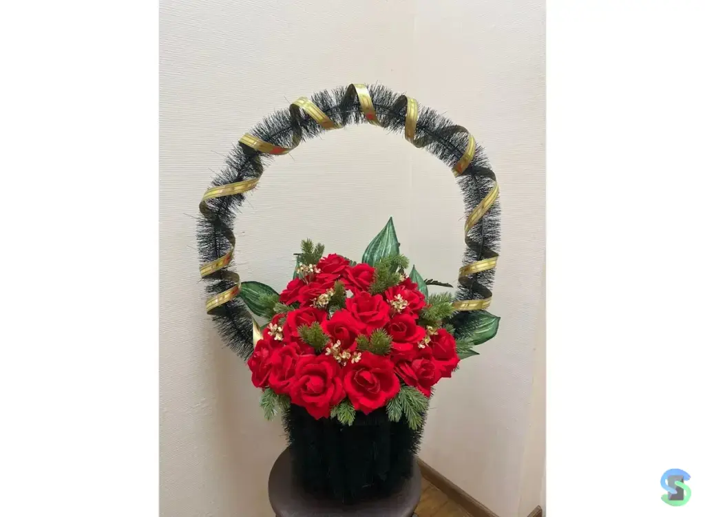 Венок ритуальный "Корзина №3" 70 см.